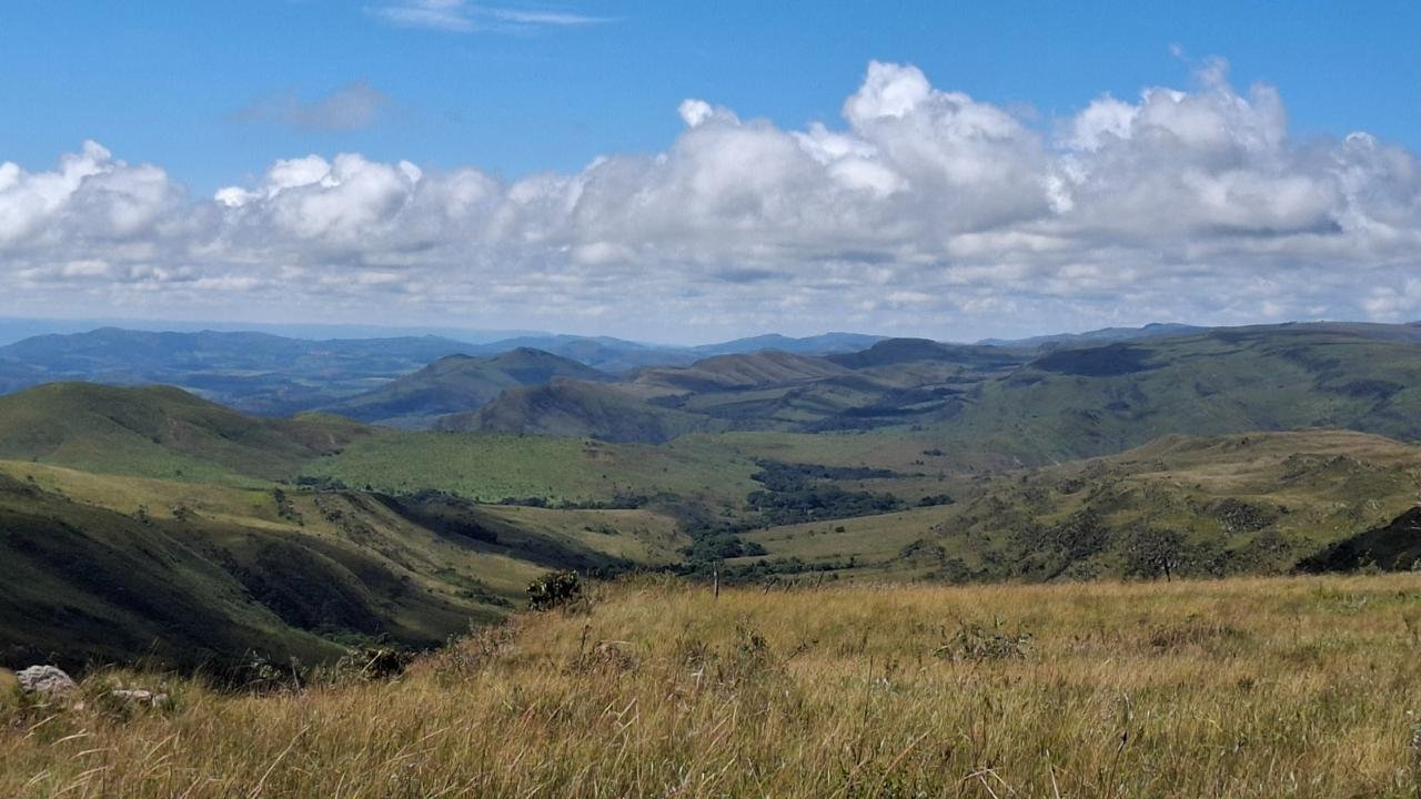 Vista panorâmica do vale a partir de um mirante da serra